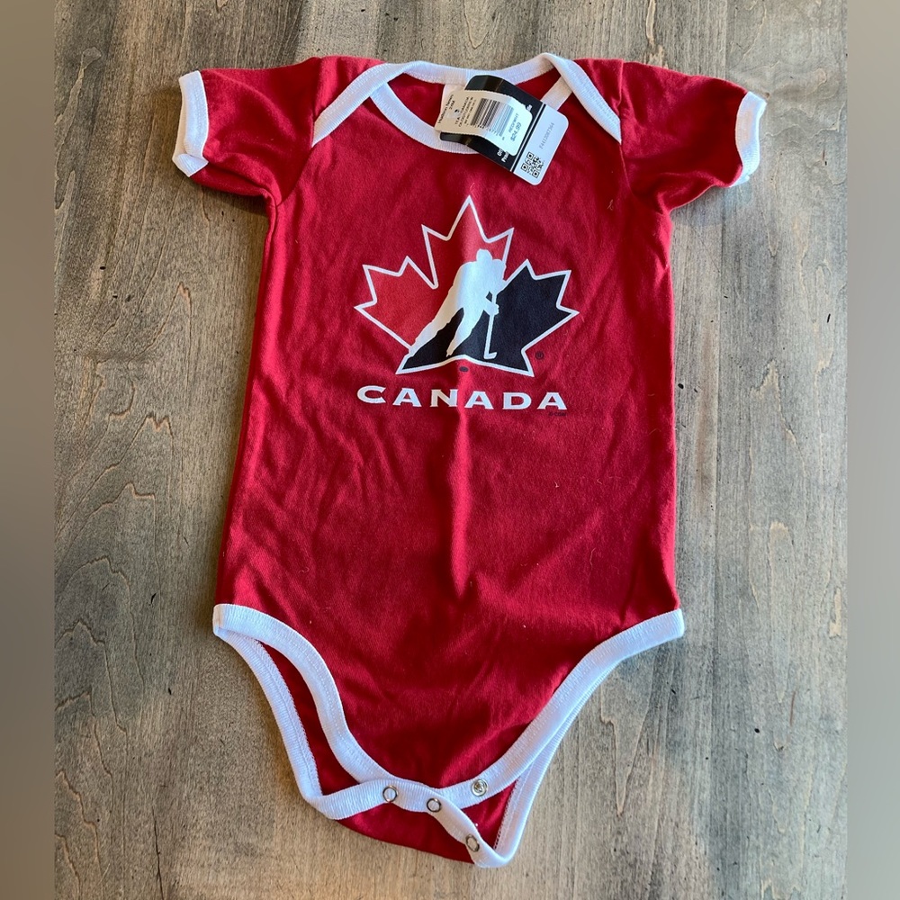 NWT Team Canada Onesie 🇨🇦